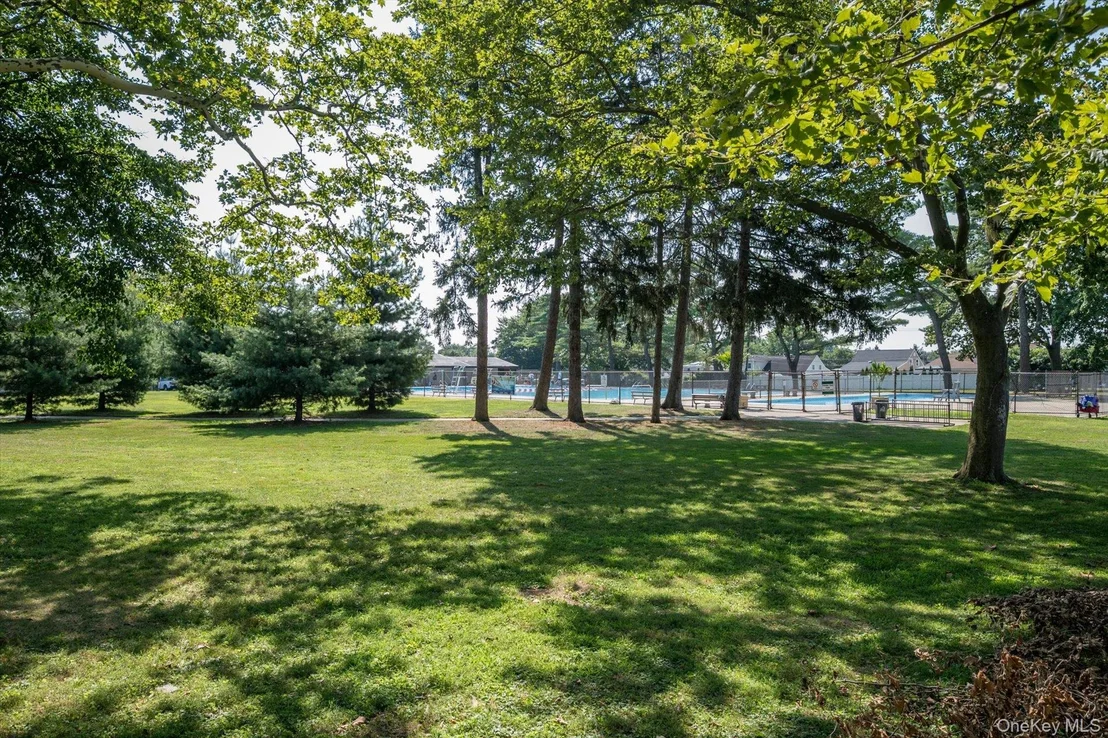 Photo of 685 Gardiners Avenue