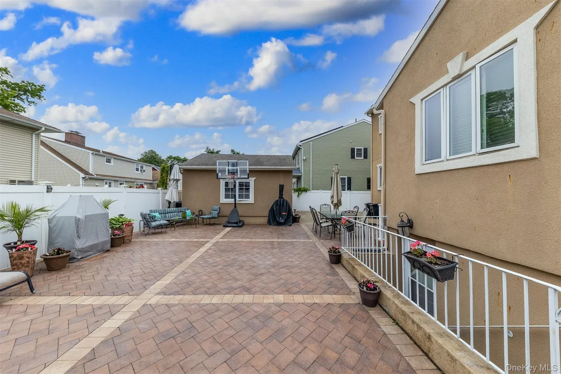 Photo of 102 Davison Avenue