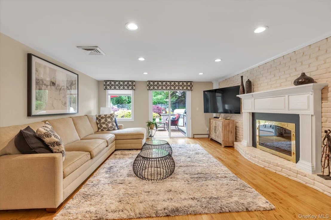 Photo of 15 Bluff Circle