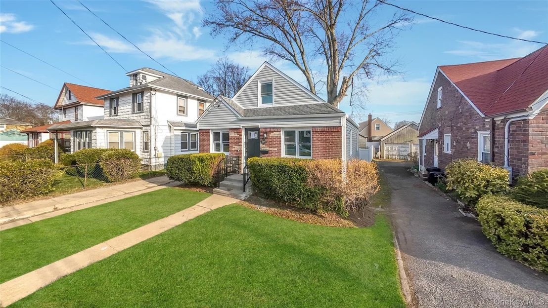 Photo of 224 Windsor Parkway