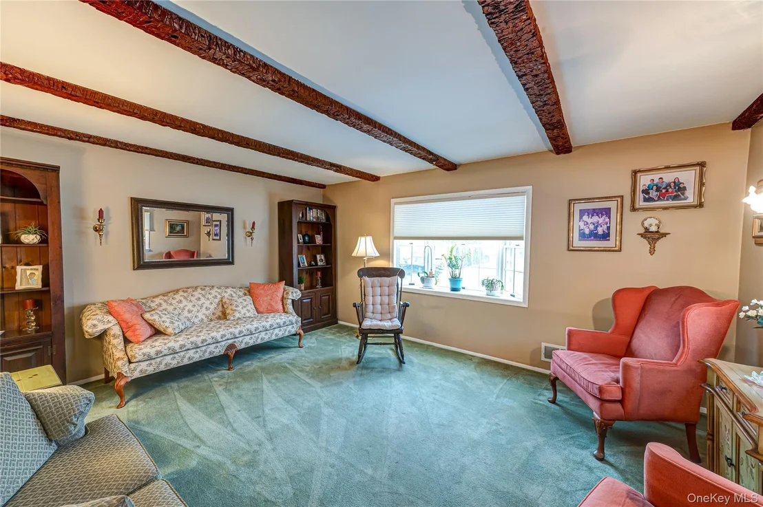 Photo of 33 Maple Avenue