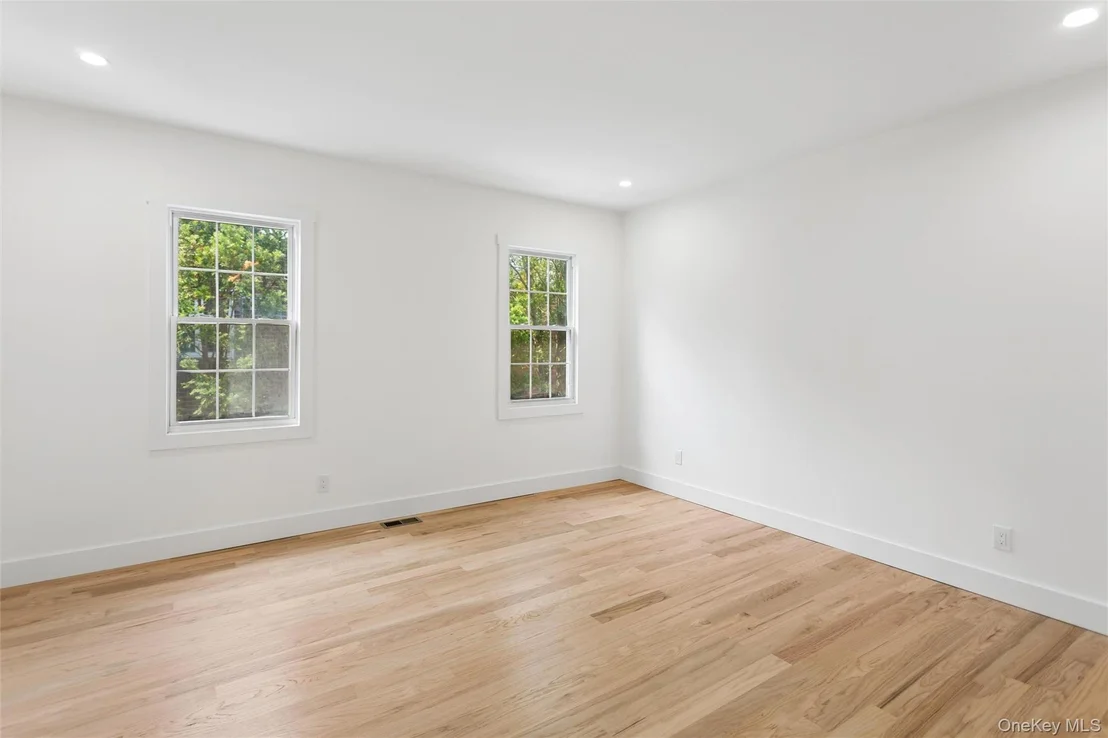 Photo of 449 W Beech Street