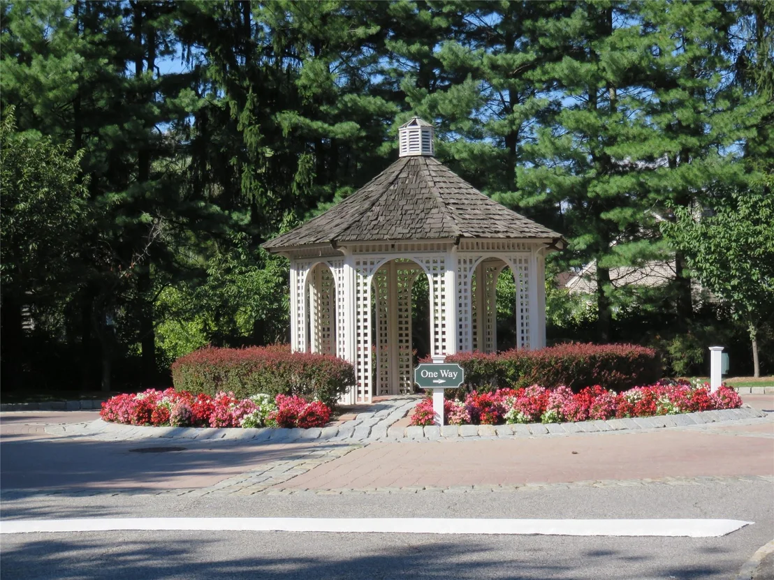 Photo of 301 Pondside Drive