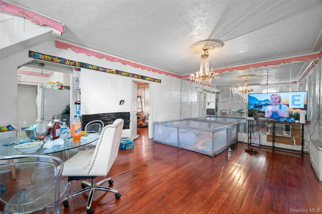Photo of 871 Linden Boulevard