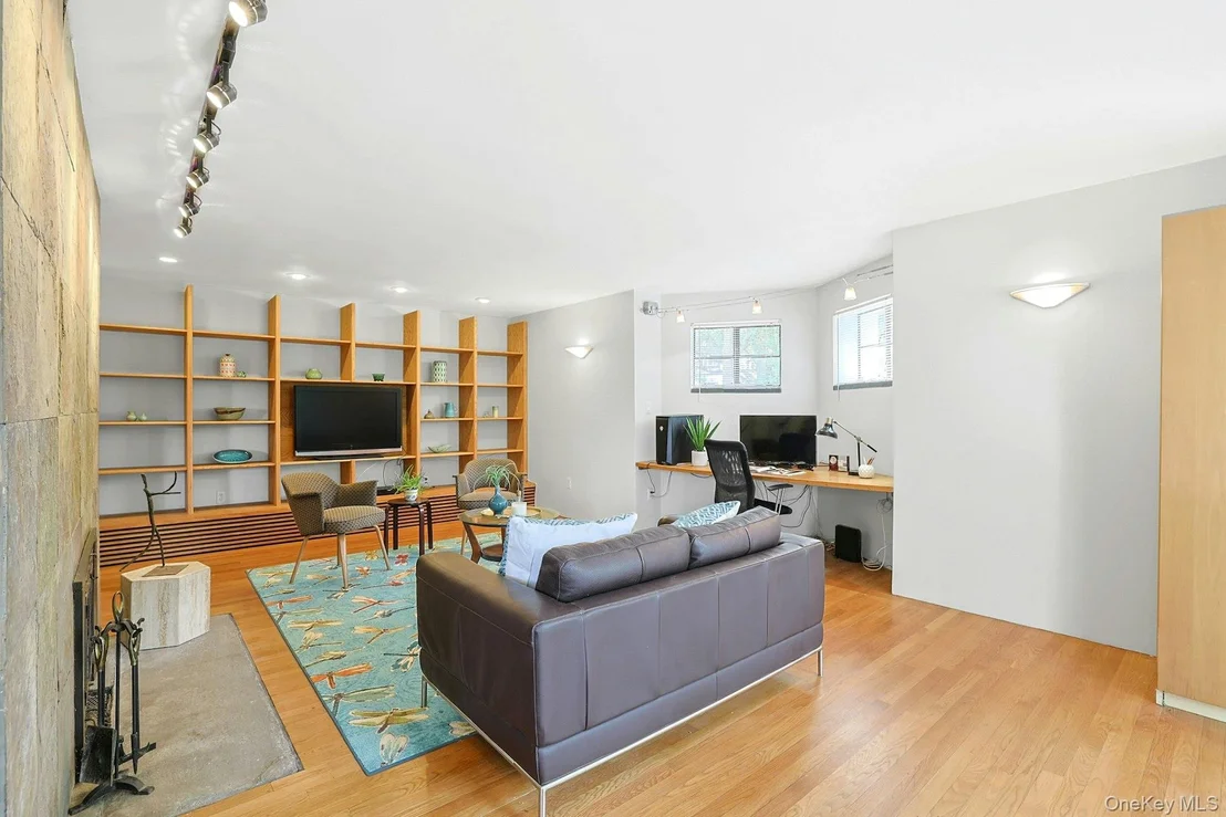 Photo of 75 Lakeside Drive