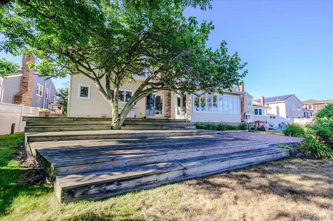 Photo of 330 Harbor Drive