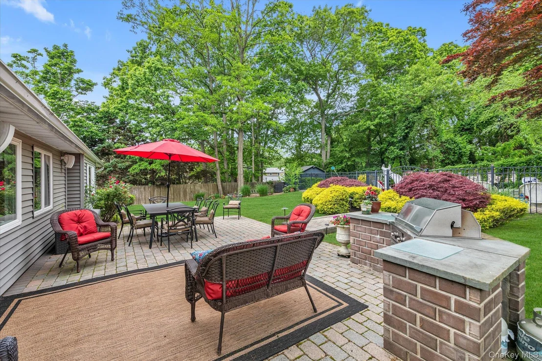 Photo of 15 Bluff Circle