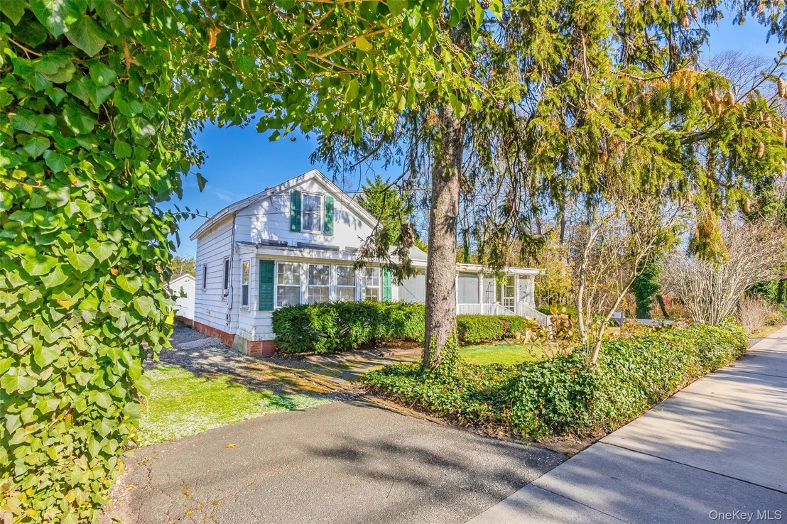 Photo of 403 Middle Road