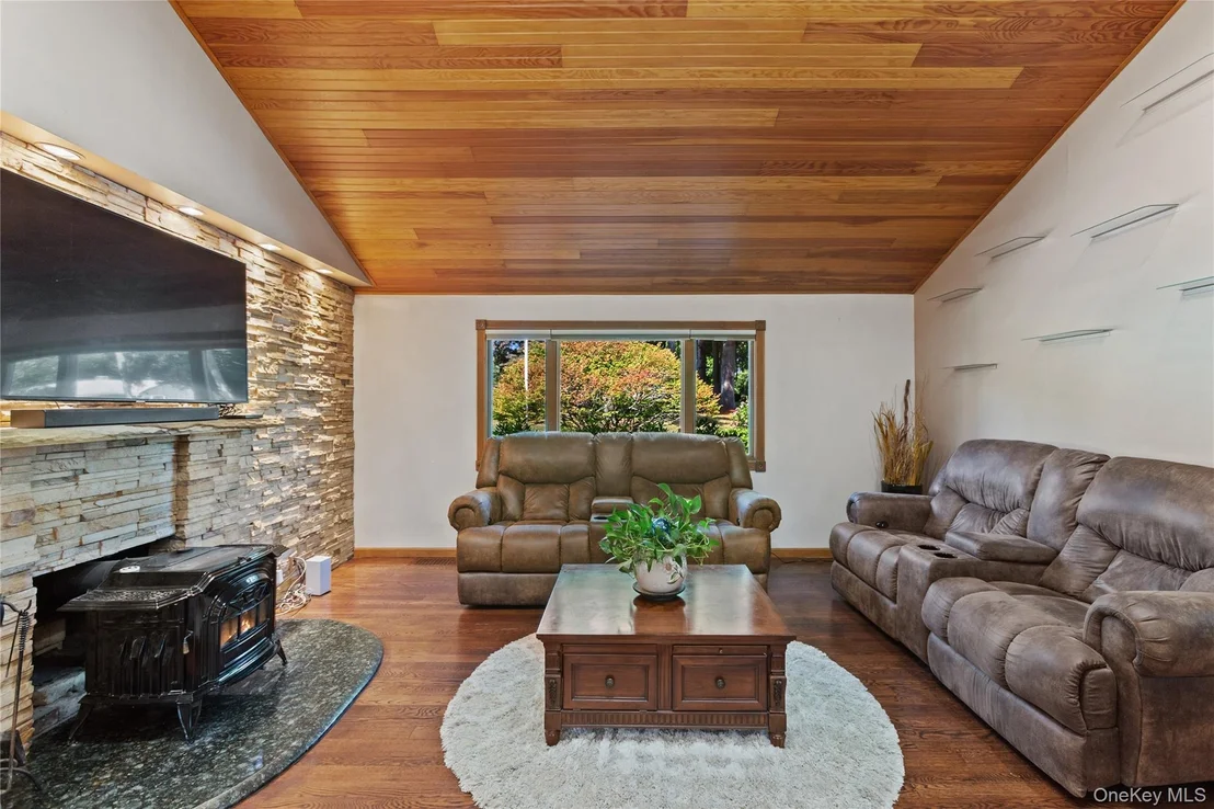 Photo of 10 Chestnut Drive