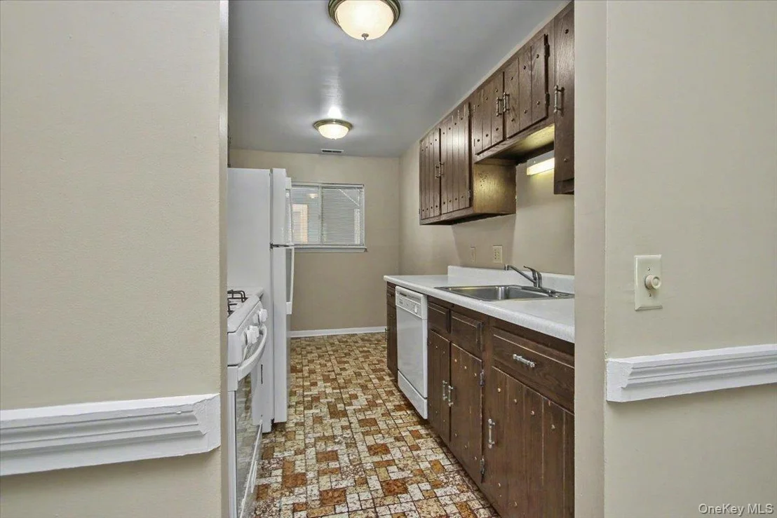 Photo of Unit D at 902 Commons Way
