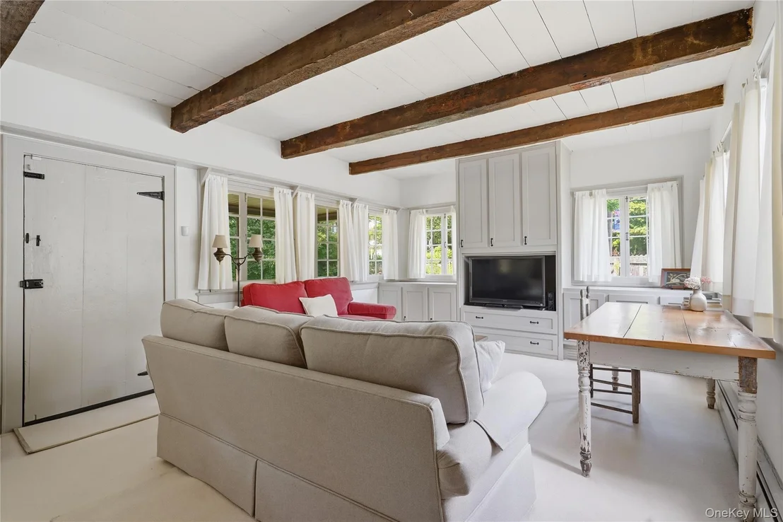Photo of 809 Traver Road