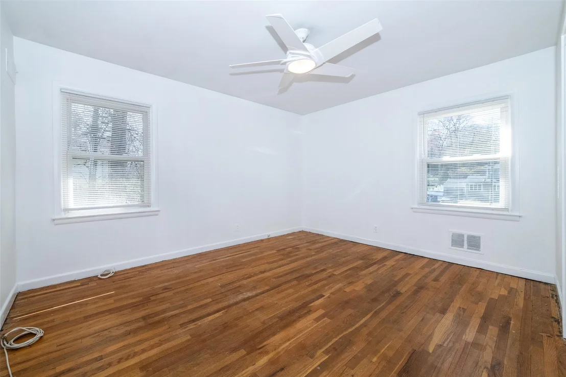 Photo of 295 Pinebrook Boulevard