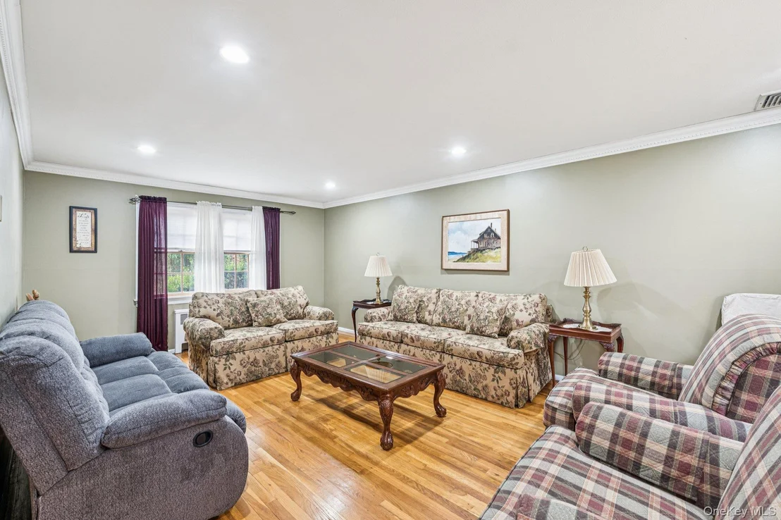 Photo of 9 Princeton Drive