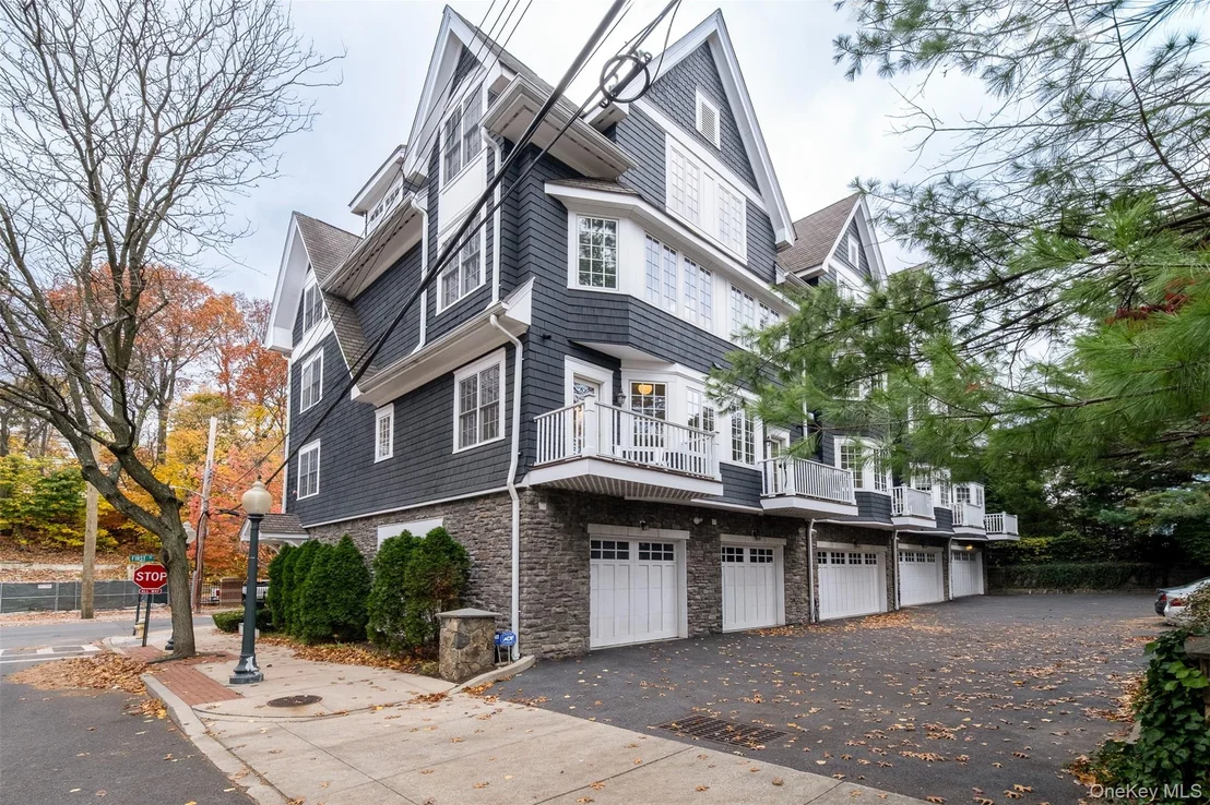 Photo of 39 1st Street