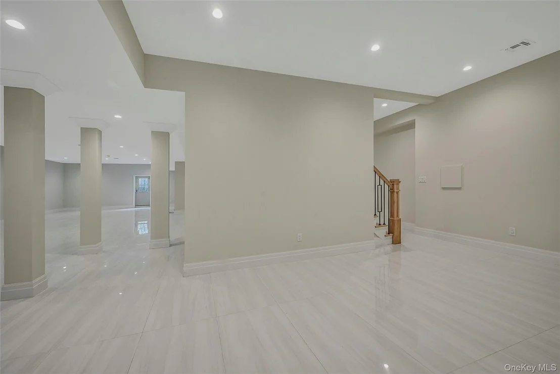 Photo of 107 Cedar Swamp Road