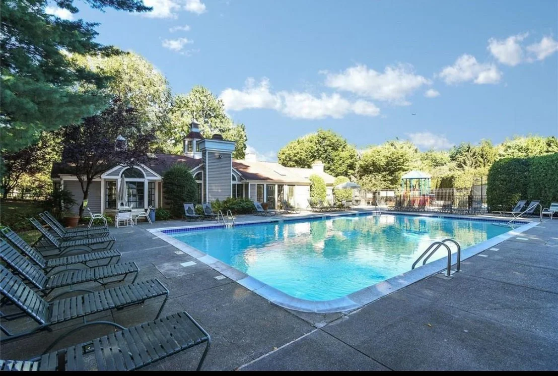Photo of Unit 2E at 500 Pondside Drive