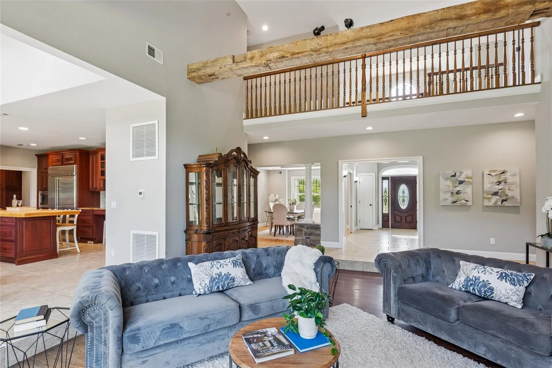 Photo of 1465 Ackerly Pond Lane