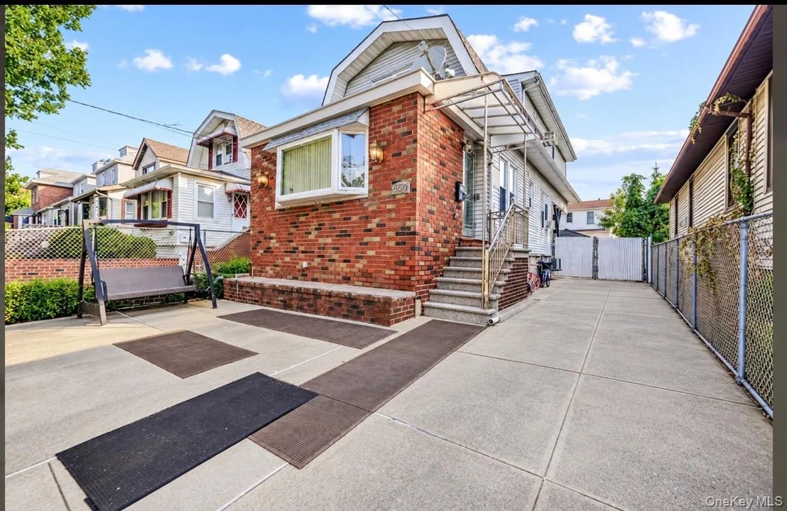 Photo of 950 Edison Avenue