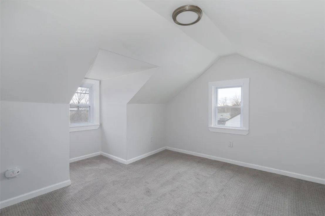Photo of 305 Violet Avenue