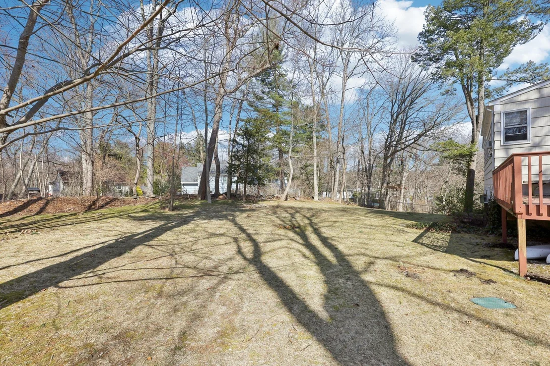 Photo of 37 Mohegan Lane