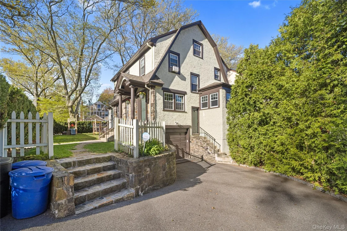 Photo of 74 Central Parkway
