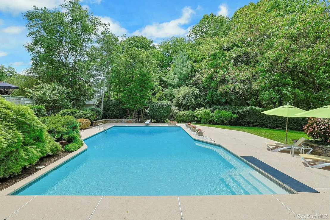 Photo of 10 Cypress Point Drive