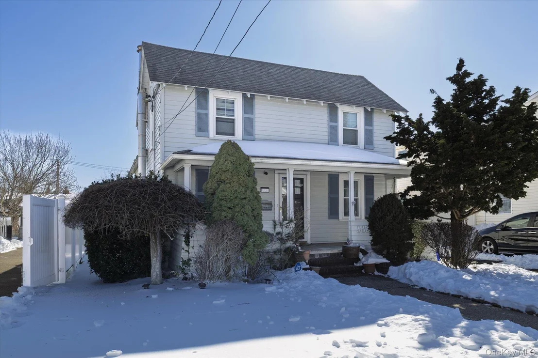 Photo of 982 Adams Street