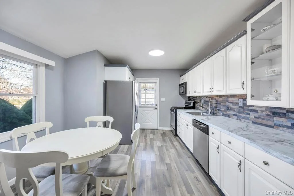 Photo of 10 Westwind Drive