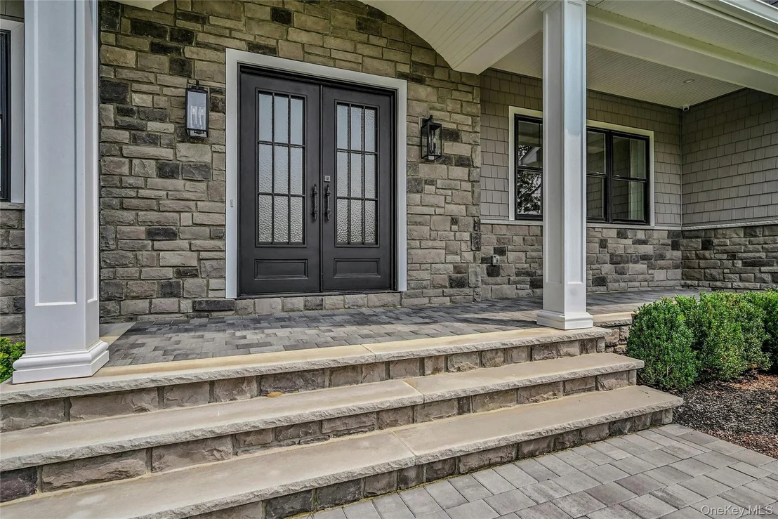 Photo of 107 Cedar Swamp Road