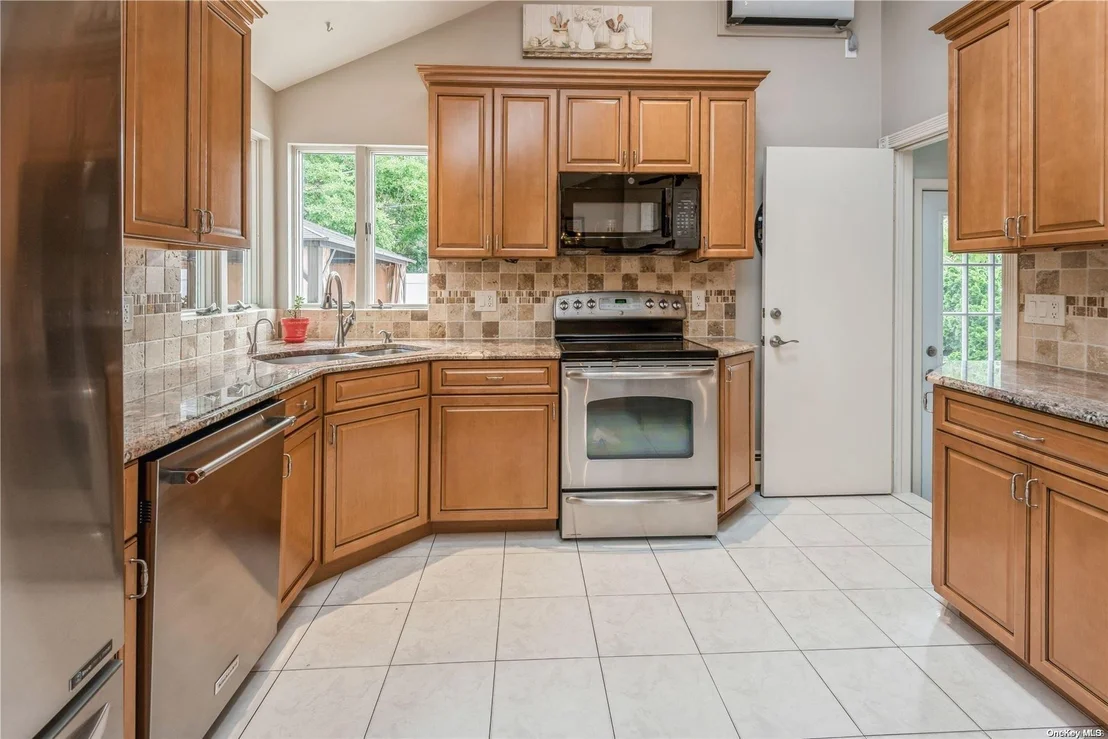 Photo of 830 Willow Road