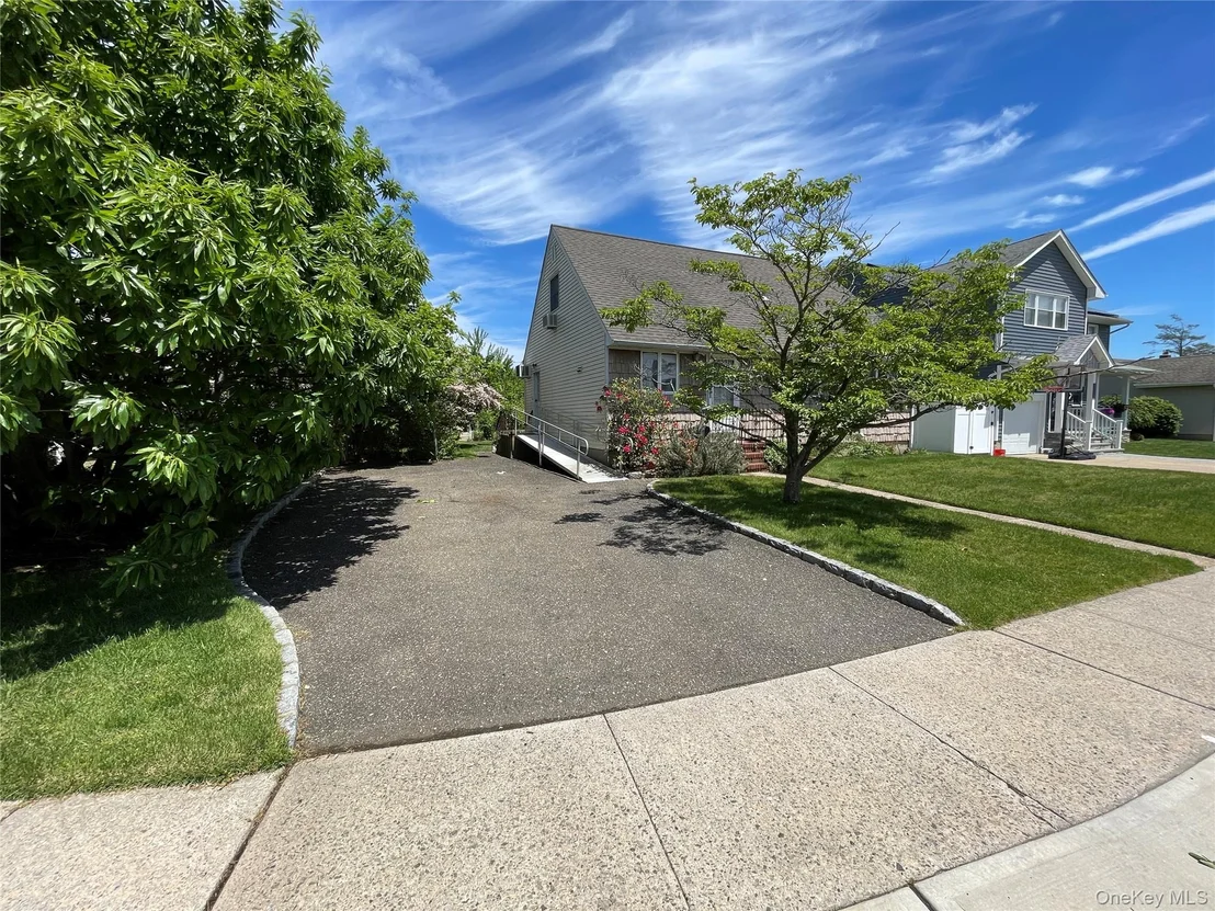 Photo of 2043 Paddock Road