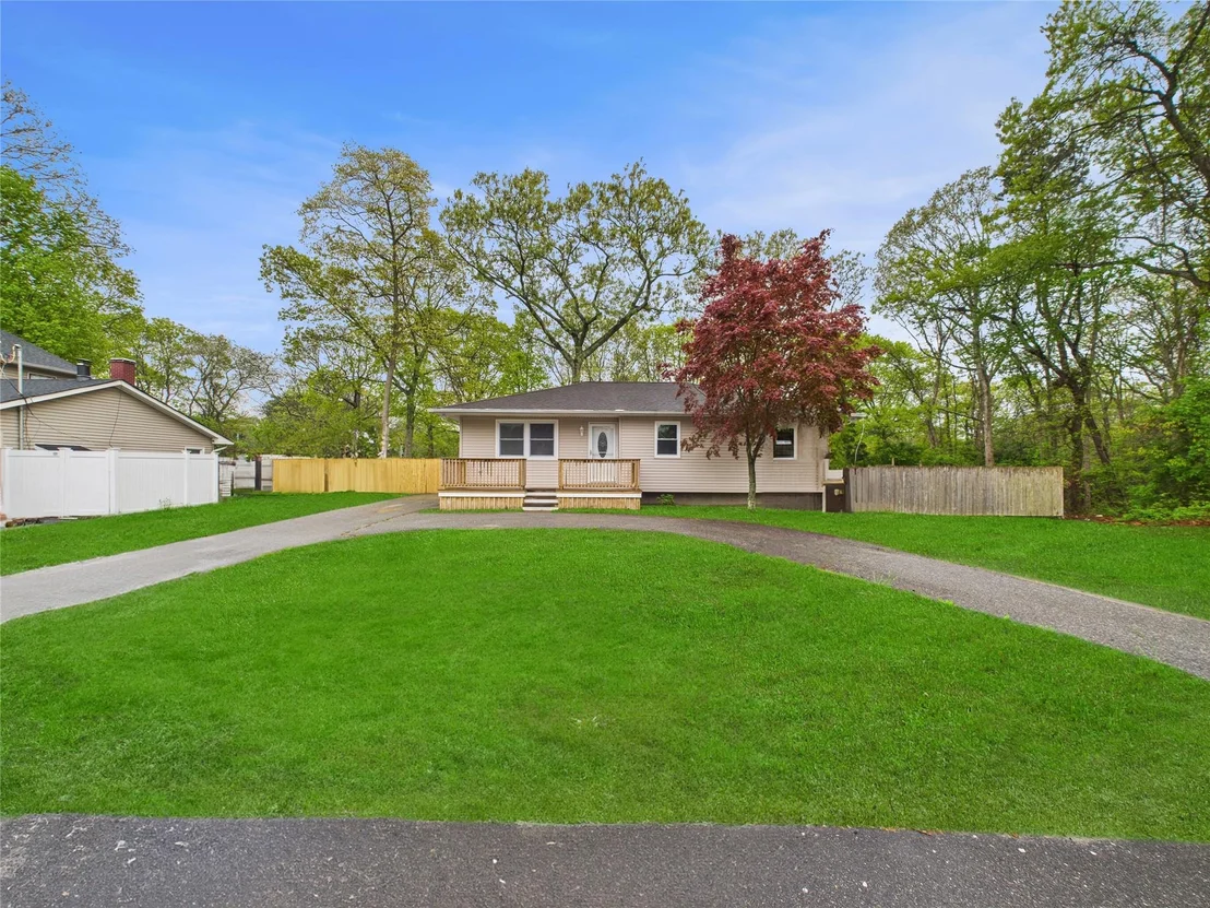 Photo of 170 Mastic Boulevard