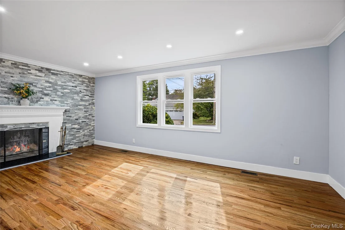 Photo of 81 Rowe Avenue