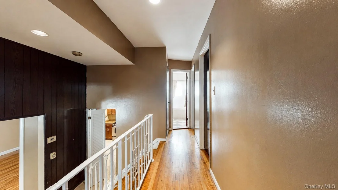Photo of 336 W Valley Stream Boulevard