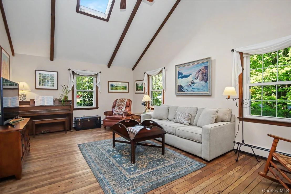 Photo of 1 Cliffside Lane