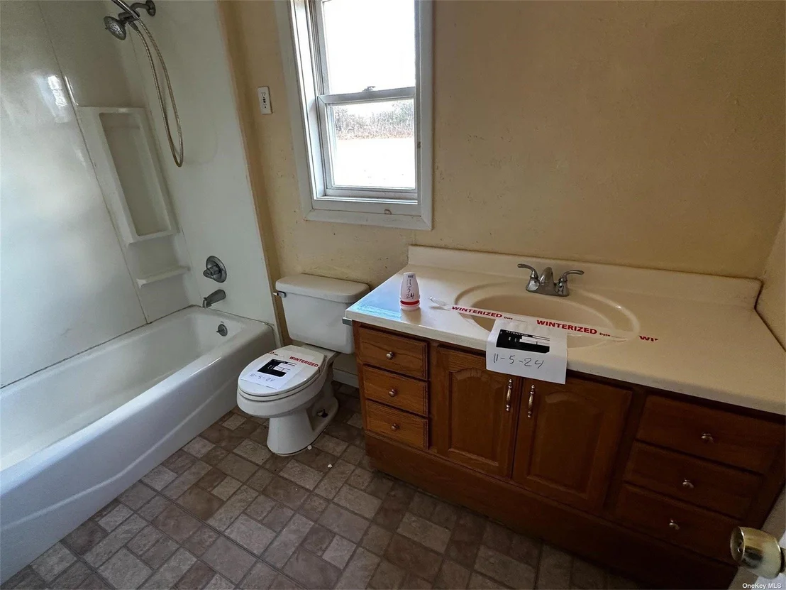 Photo of 2468 River Road