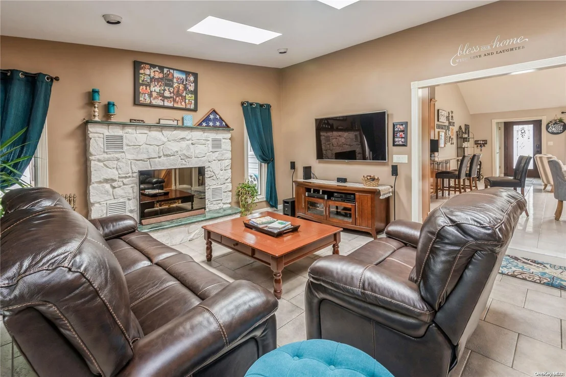 Photo of 830 Willow Road