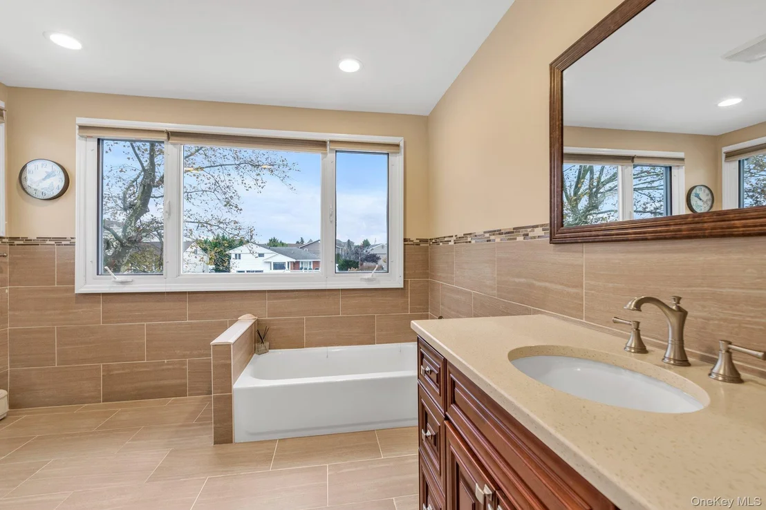 Photo of 2884 Bay Drive