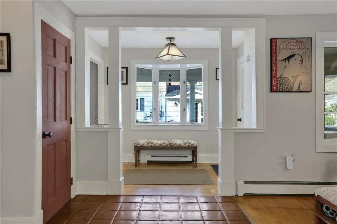 Photo of 323 Lakeside Road