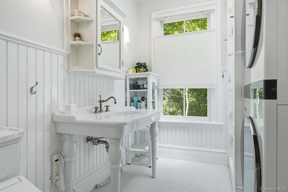 Photo of 215 River Road