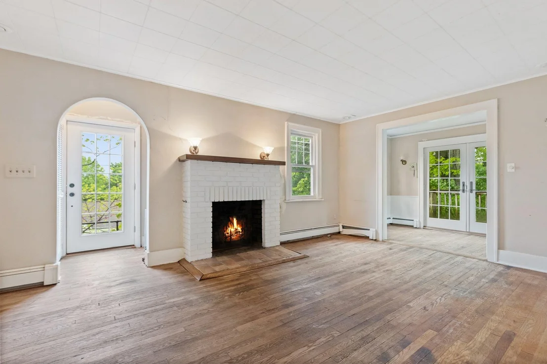 Photo of 803 Oakwood Drive
