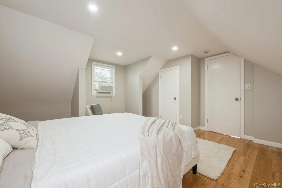 Photo of 1086 Lehman Road
