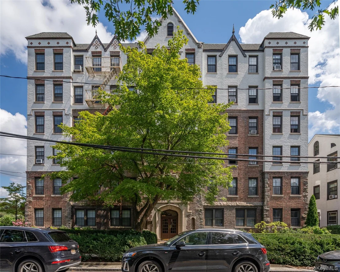 Photo of Unit 4D at 100 Parkway Road