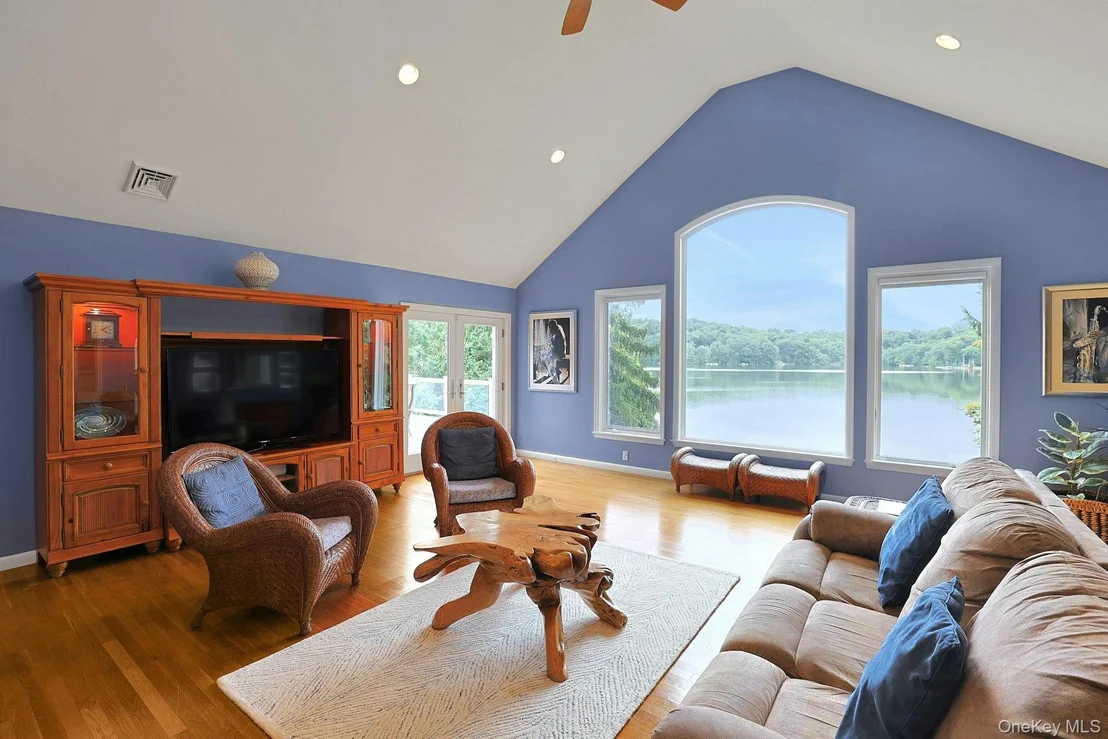 Photo of 11 Lakeside Road