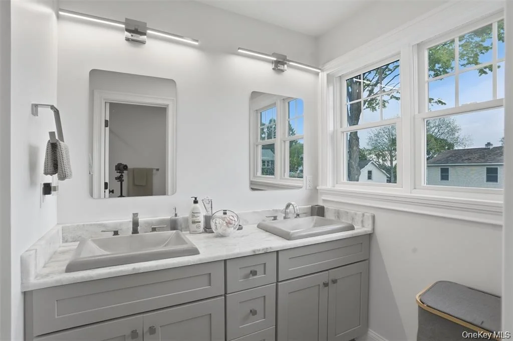 Photo of 33 Howland Avenue
