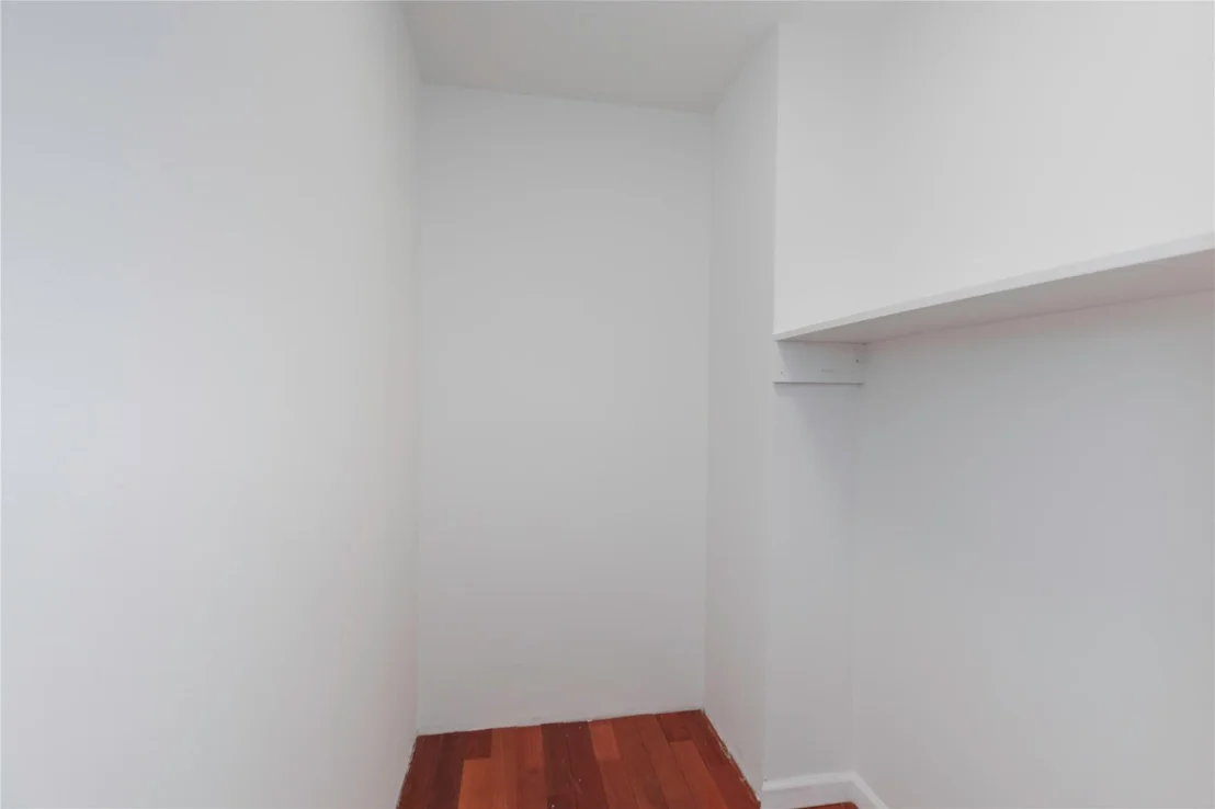 Photo of Unit 607 at 1374 Midland Avenue