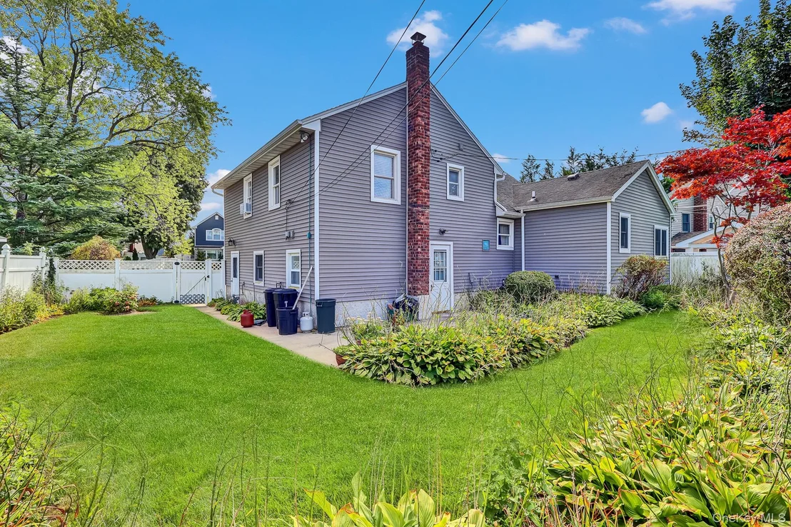 Photo of 948 Simon Place