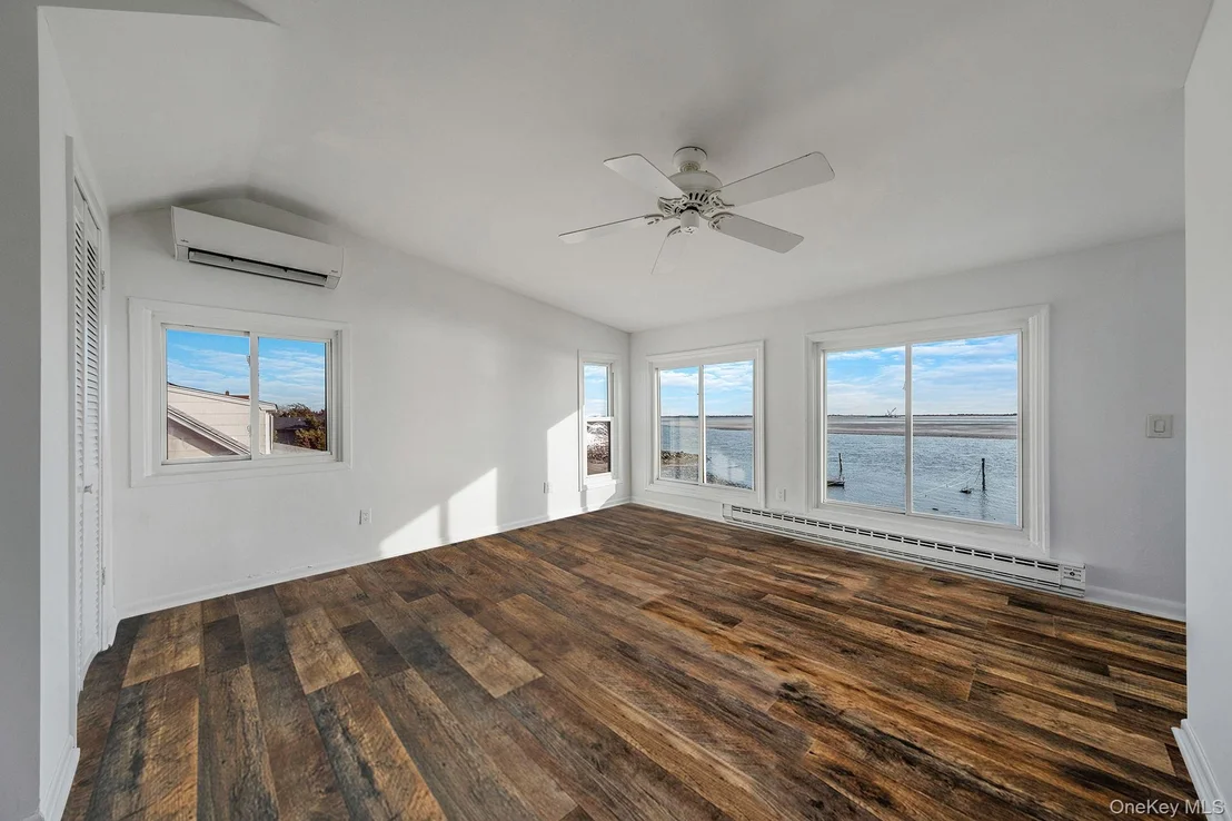 Photo of 116 Oak Beach Road