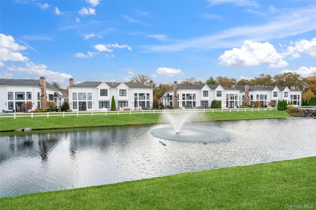 Photo of Unit 744 at 86202 Spruce Pond Circle