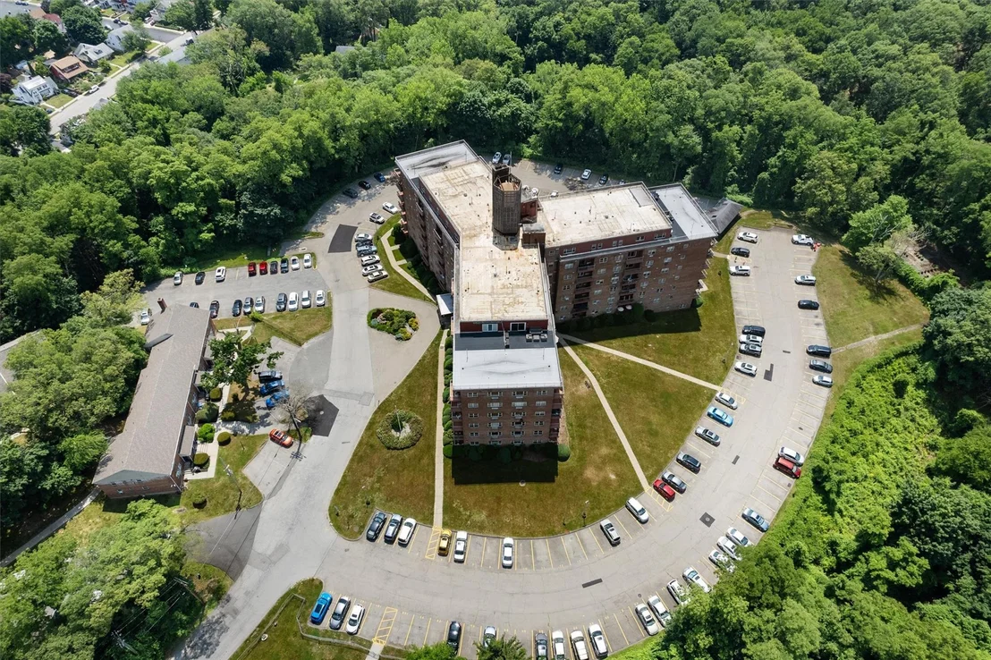 Photo of Unit 3C at 1 Lakeview Drive